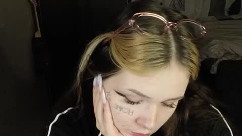 liaa_li online show from May 2026 07:08:01 PM