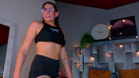 L I A   online show from May 2026 03:24:01 AM
