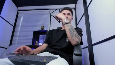 Liam Smith online show from September 2025 03:01:01 PM