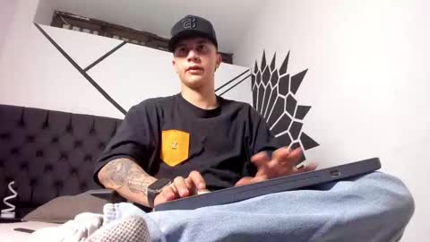 Liam Smith online show from September 2025 04:56:01 AM