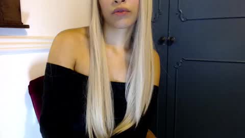 Lia Divina online show from February 2026 11:42:02 PM