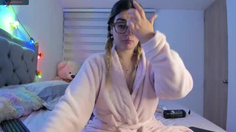 Lia  online show from February 2025 06:11:02 AM