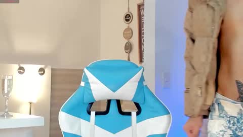 Liam online show from September 2025 11:04:01 PM