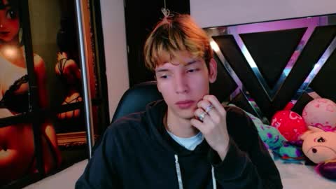 liam_green1 online show from February 2026 12:01:01 PM