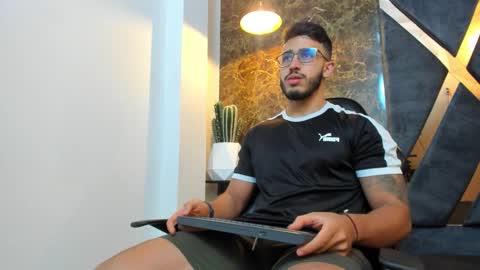 LIAM KLEIN online show from September 2025 11:11:01 AM