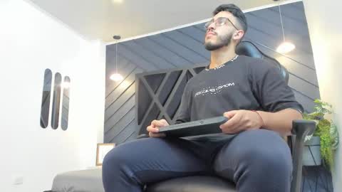 LIAM KLEIN online show from September 2025 11:26:01 AM