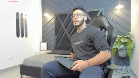 LIAM KLEIN online show from October 2025 11:16:01 AM