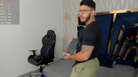 LIAM KLEIN online show from December 2025 11:15:01 AM