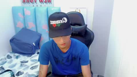 Snapshot of liam_play chatting on May 2026 04:51:02 AM LIAM online show from May 2026 04:51:02 AM