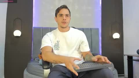 Liam online show from October 2025 07:14:01 PM