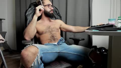 Liam online show from February 2025 06:33:01 AM