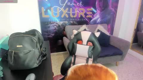 Lia online show from October 2025 01:41:02 PM