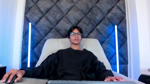 Liam twink big dick online show from May 2026 10:55:02 AM