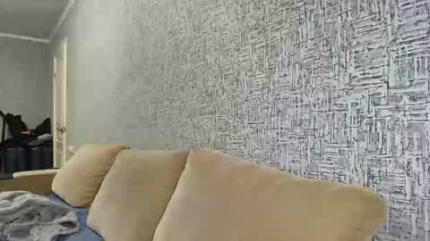 liana_diva online show from October 2025 06:41:02 PM