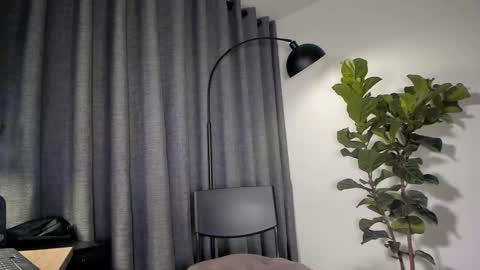 lianewhite online show from October 2025 12:47:01 AM