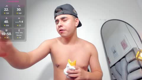 lianfox_ online show from February 2026 01:05:02 PM