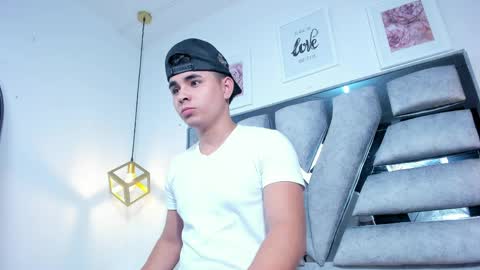 lianfox_ online show from April 2026 12:27:01 PM