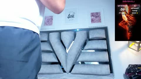 lianfox_ online show from April 2026 12:22:01 PM
