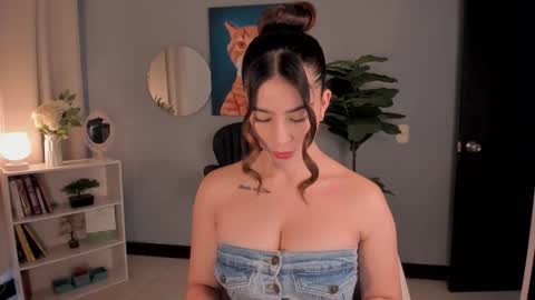 Snapshot of liapearce chatting on December 2025 02:24:01 PM Lia online show from December 2025 02:24:01 PM