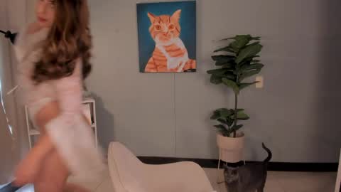 Snapshot of liapearce chatting on April 2026 01:52:02 PM Lia online show from April 2026 01:52:02 PM