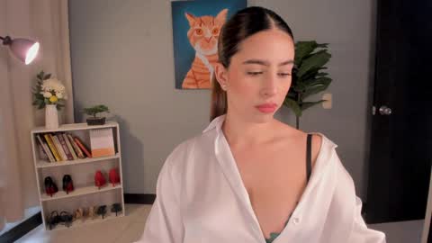 Snapshot of liapearce chatting on April 2026 01:12:01 PM Lia online show from April 2026 01:12:01 PM