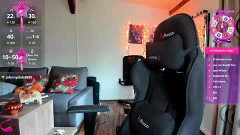 LiaQuinn online show from October 2025 11:10:01 AM