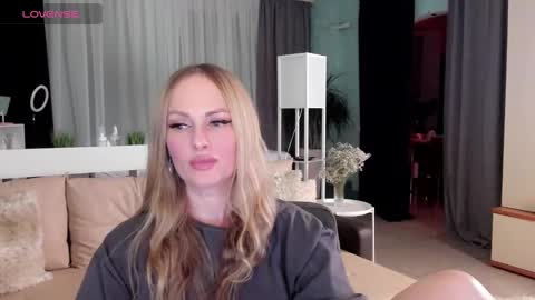 Snapshot of libby_nora chatting on January 2025 03:04:01 PM Libby online show from January 2025 03:04:01 PM