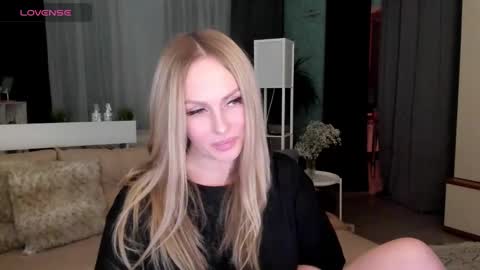 Snapshot of libby_nora chatting on February 2025 06:06:01 PM Libby online show from February 2025 06:06:01 PM