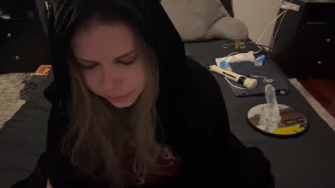 Snapshot of libbydeetzxxx chatting on December 2024 01:02:02 PM Libby Deetz online show from December 2024 01:02:02 PM