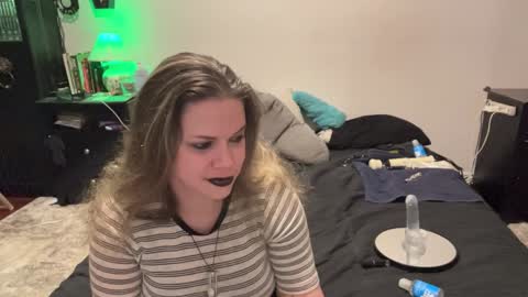 Snapshot of libbydeetzxxx chatting on December 2024 09:55:02 AM Libby Deetz online show from December 2024 09:55:02 AM