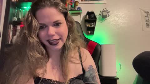 Snapshot of libbydeetzxxx chatting on December 2024 02:02:01 PM Libby Deetz online show from December 2024 02:02:01 PM