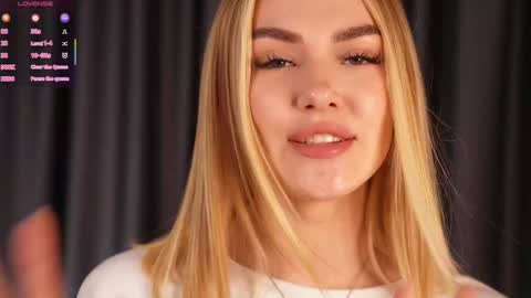 Elena online show from September 2025 01:43:02 PM