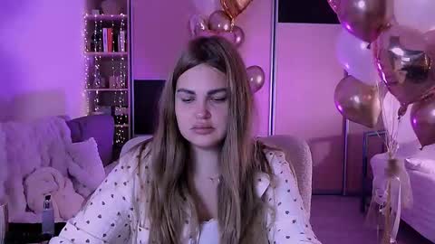 libra_mia online show from October 2025 03:15:02 AM