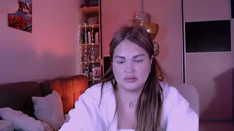 libra_mia online show from October 2025 05:15:02 AM