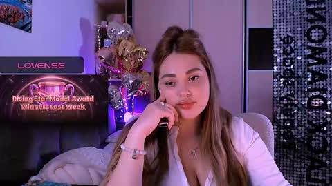 libra_mia online show from November 2025 04:40:02 PM