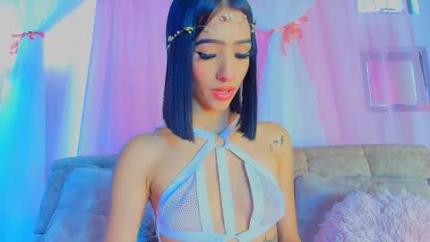 Valentina Hall online show from March 2026 01:58:02 PM