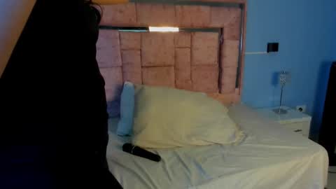 licky_lov online show from October 2025 03:42:01 AM