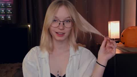 Ann online show from October 2025 07:36:02 PM