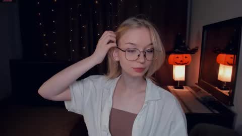 Ann online show from October 2025 07:37:02 PM