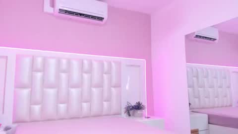 Lia  online show from April 2026 05:17:01 PM