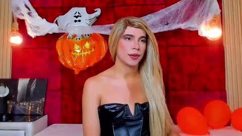 liiacollins online show from October 2025 08:20:01 PM