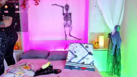         online show from October 2025 11:55:01 AM