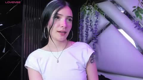 Snapshot of liinzy_rouse chatting on June 2026 03:57:01 PM Brittany online show from June 2026 03:57:01 PM