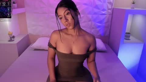 LiizJones online show from November 2025 04:18:02 PM