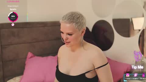 likaaberry online show from October 2025 05:18:01 AM