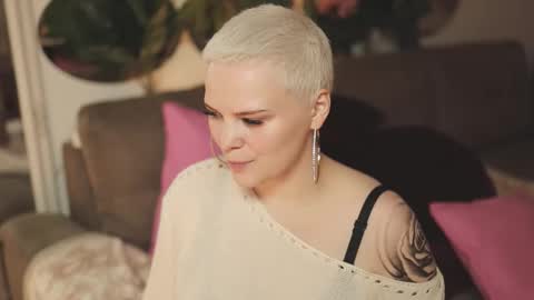 likaaberry online show from October 2025 04:35:02 AM