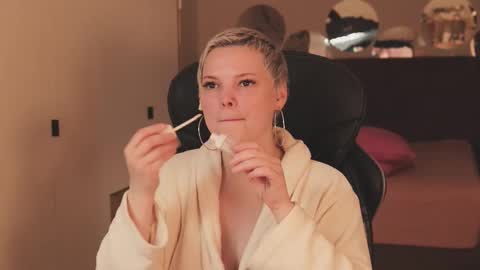 likaaberry online show from November 2025 03:14:02 PM