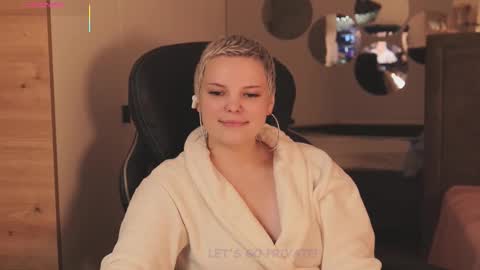 likaaberry online show from November 2025 12:09:02 PM