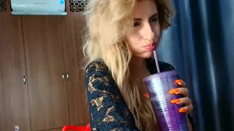 Mia                   Onlyfans link -  online show from November 2025 06:34:01 AM