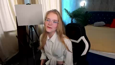 Snapshot of lil_cookie_monster chatting on June 2026 11:30:02 AM Erica online show from June 2026 11:30:02 AM